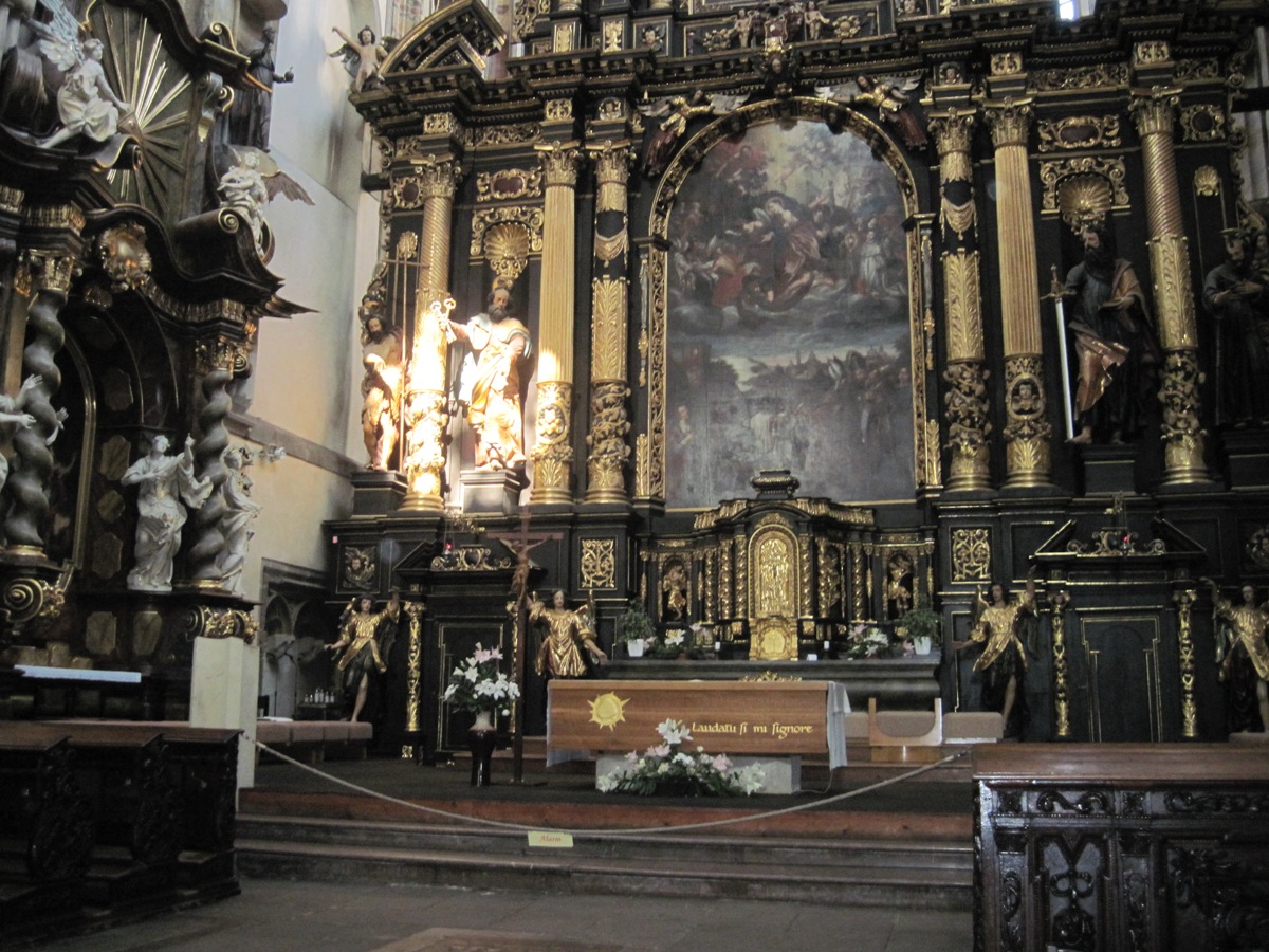 21-Praga-Chiesa di Nostra Signora della Neve-particolare barocco dell'altare maggiore in una chiesa gotica